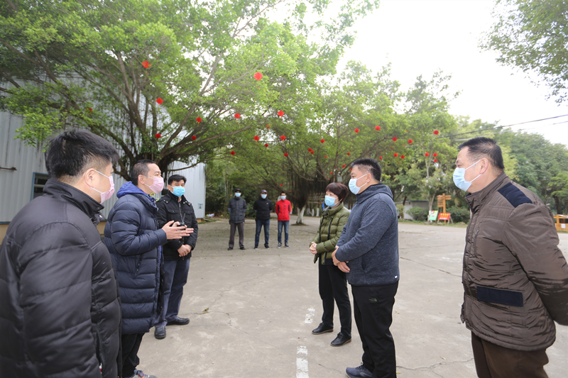 新半岛电子网站领导了解乡村大世界防疫情况.jpg